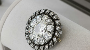 Venta r&eacute;cord en Ginebra de un broche de Napole&oacute;n, por m&aacute;s de 4 millones de d&oacute;lares