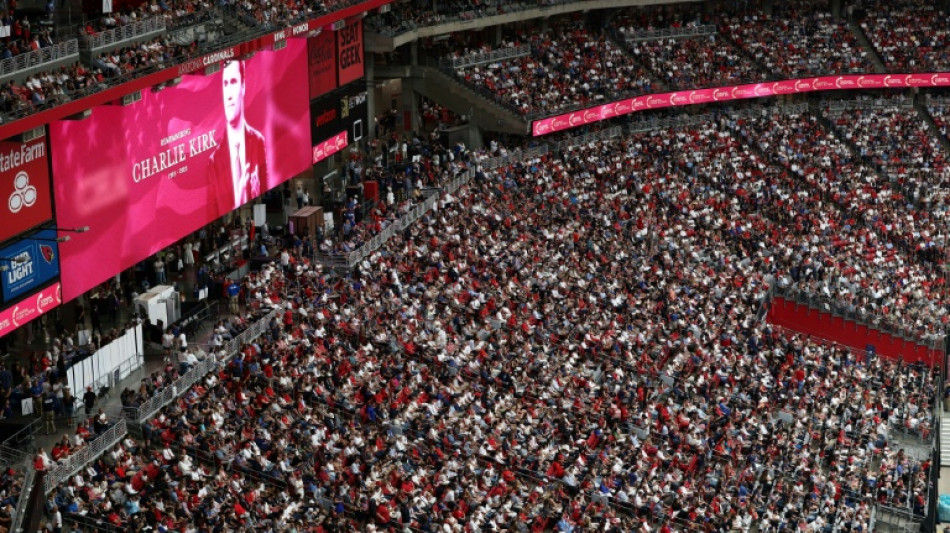 Trump célèbre Charlie Kirk, un "géant de sa génération", dans un stade comble
