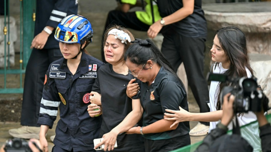 Un adolescente mata a sus abuelos y a cinco personas en un colegio de Tailandia