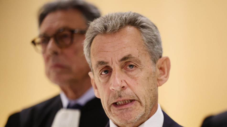 Sarkozy, 'dormirò in carcere a testa alta'