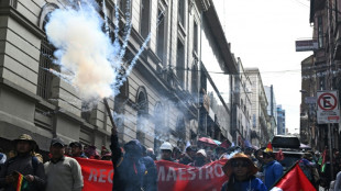 Maestros de Bolivia marchan para exigir al gobierno de Paz mejoras salariales