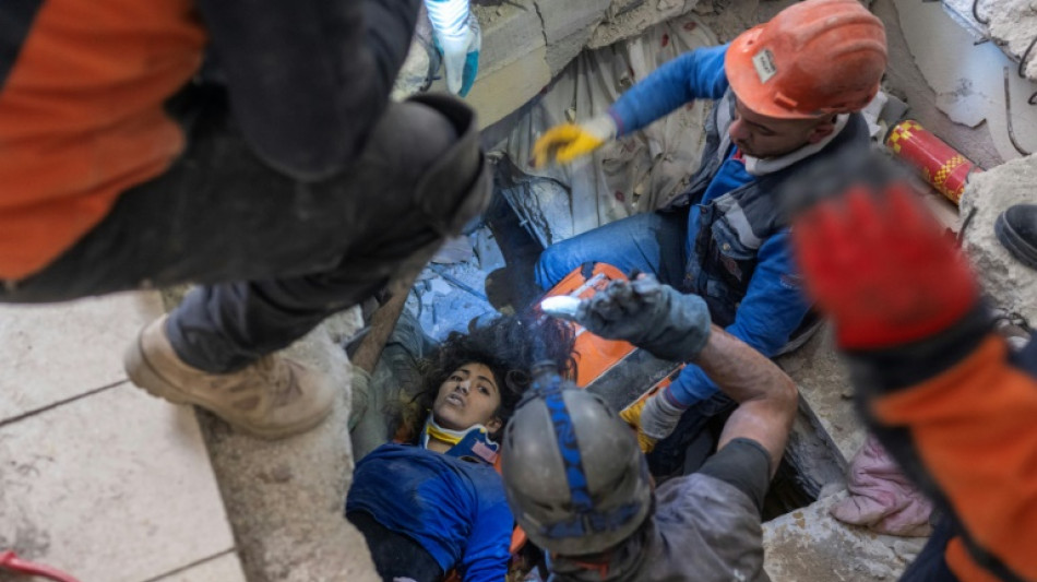 La joven Melda sali&oacute; con vida de los escombros en Turqu&iacute;a