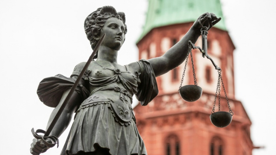 Frau beim Küssen auf Zebrastreifen totgefahren: Frankfurter Mordurteil rechtskräftig