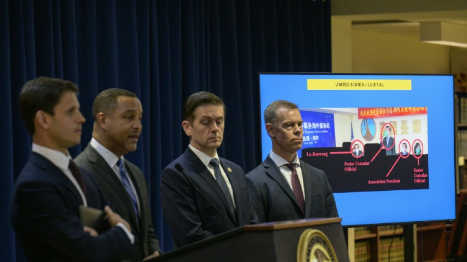 EEUU arresta a 2 personas y acusa a 34 por acciones clandestinas de la polic&iacute;a china