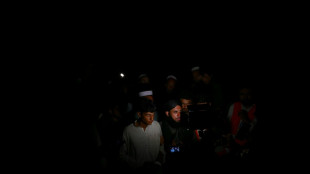 Con un helic&oacute;ptero y una tirolina rescatan a ocho personas de un telef&eacute;rico en Pakist&aacute;n