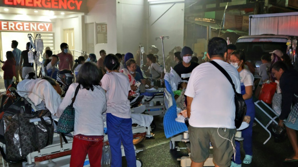 Aumentan a tres las v&iacute;ctimas mortales por el sismo en Filipinas