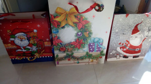 Caro regali a Natale: gioielli +67% in 4 anni, i pacchetti vacanza +50%