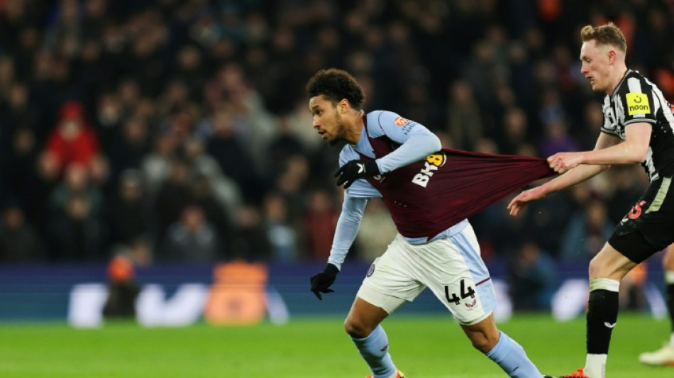 Kamara, do Aston Villa, sofre les&atilde;o no joelho e vai desfalcar a Fran&ccedil;a na Eurocopa