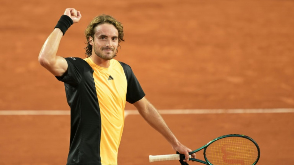 Tsitsipas vence chin&ecirc;s Zhang e vai &agrave;s oitavas de Roland Garros
