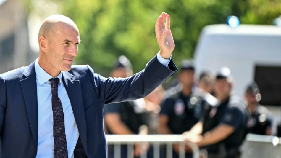 Frankreich: Neuer Nationaltrainer Zidane will gegen Rassismus im Fu&szlig;ball k&auml;mpfen