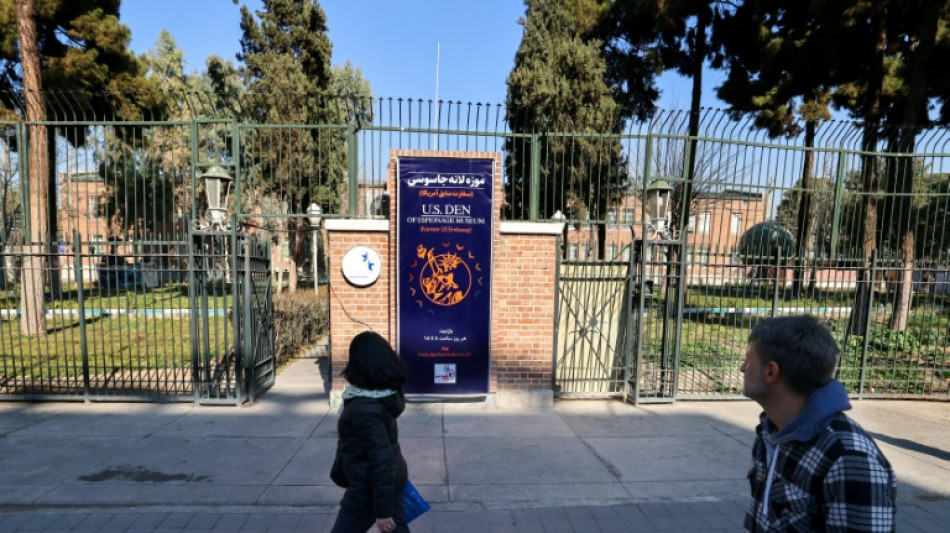 L'Iran se pr&eacute;pare &agrave; des pourparlers avec Washington, Trump maintient la menace d'une intervention