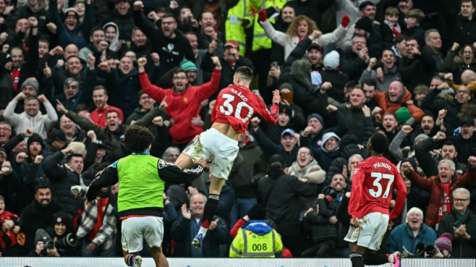 Man Utd strike late as Carrick extends perfect start in Fulham thriller