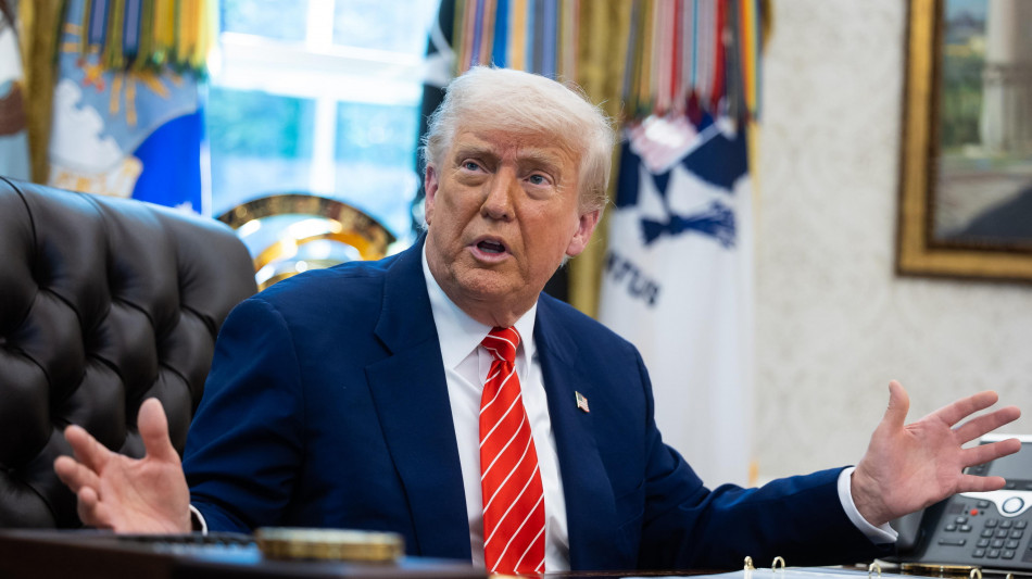 Usa,Trump firma per alzare al 50% dazi alluminio e acciaio