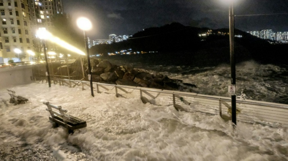 Hong Kong ferme les écoles et annule les vols à l'approche du super typhon Ragasa