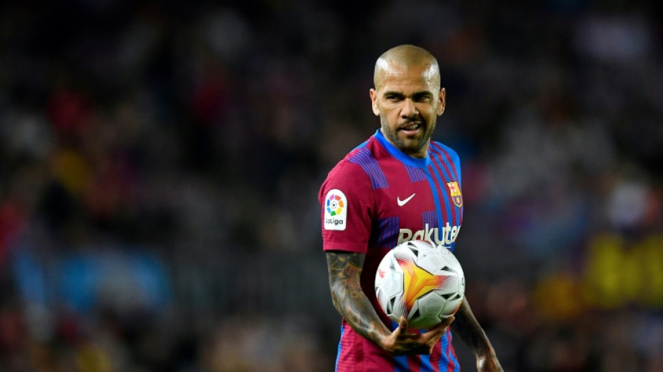 Dani Alves permanecer&aacute; al menos otra noche en prisi&oacute;n al no haber depositado a&uacute;n la fianza