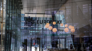 Borsa: Europa in ordine sparso, sale Wall Street, Milano +0,45%