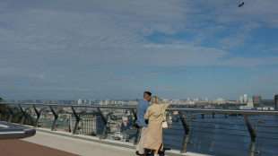 Dos drones rusos golpean un importante puente en Kiev