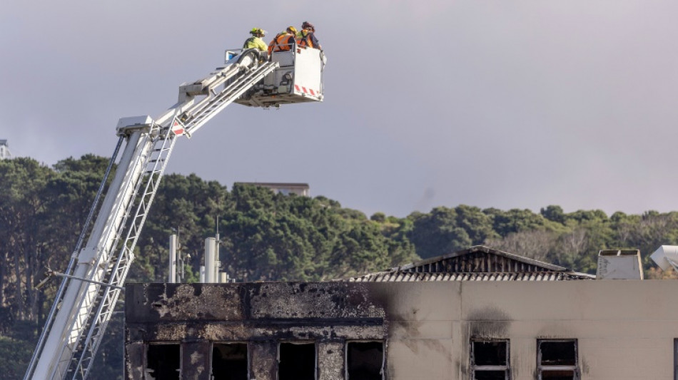 La polic&iacute;a de Nueva Zelanda inculpa por homicidios a un hombre tras el incendio de un hostal