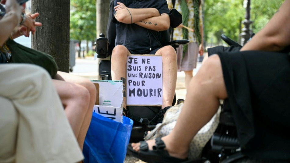 Fran&ccedil;a aprova direito &agrave; morte assistida ap&oacute;s anos de debates
