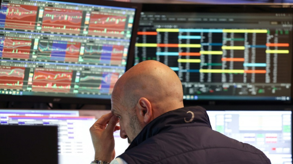 Wall Street termine en baisse, vague de ventes massives sur la tech