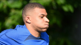 Mbapp&eacute; lamenta la salida de Messi y celebra continuar en el PSG