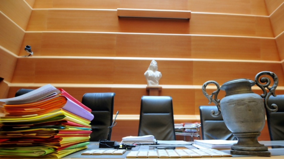 Fran&ccedil;a faz apelo a testemunhas ap&oacute;s deten&ccedil;&atilde;o de acusado de abusar de 89 menores