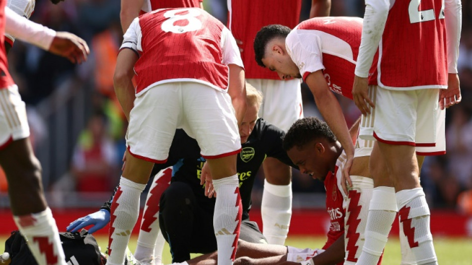 Timber, um dos refor&ccedil;os do Arsenal, sofre grave les&atilde;o no joelho