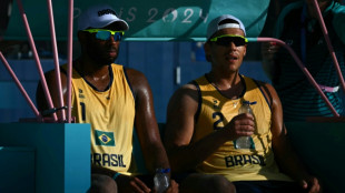 Evandro e Arthur perdem para suecos e caem nas quartas do v&ocirc;lei de praia em Paris