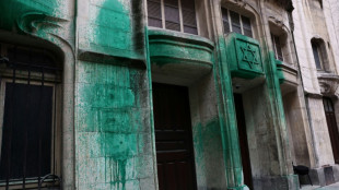 Lieux juifs aspergés de peinture: les suspects serbes écroués, possible influence russe