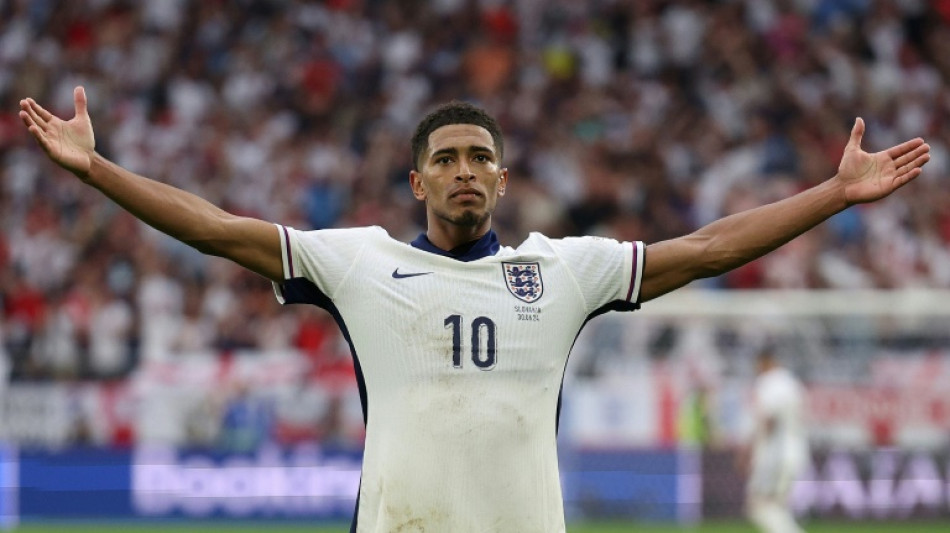 Bellingham &eacute; multado por gesto obsceno mas vai enfrentar a Su&iacute;&ccedil;a