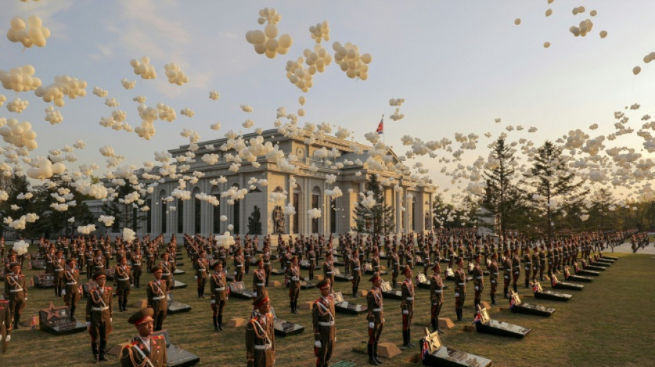 El l&iacute;der norcoreano inaugura un monumento a los soldados ca&iacute;dos en la guerra rusa contra Ucrania