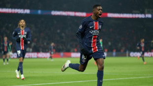 Líder isolado, PSG vence Saint-Étienne (2-1) com dois gols de Dembelé