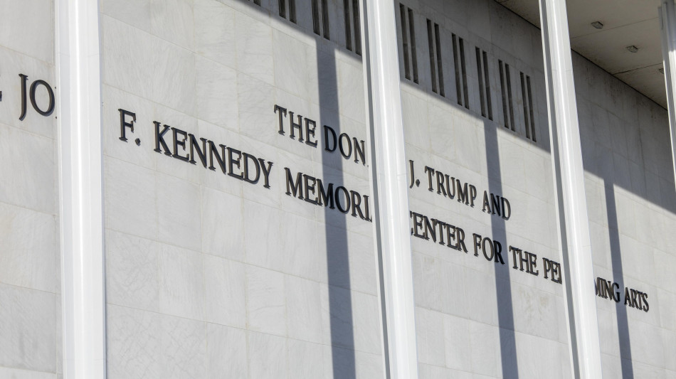 Trump chiude per 2 anni il Kennedy Center per lavori