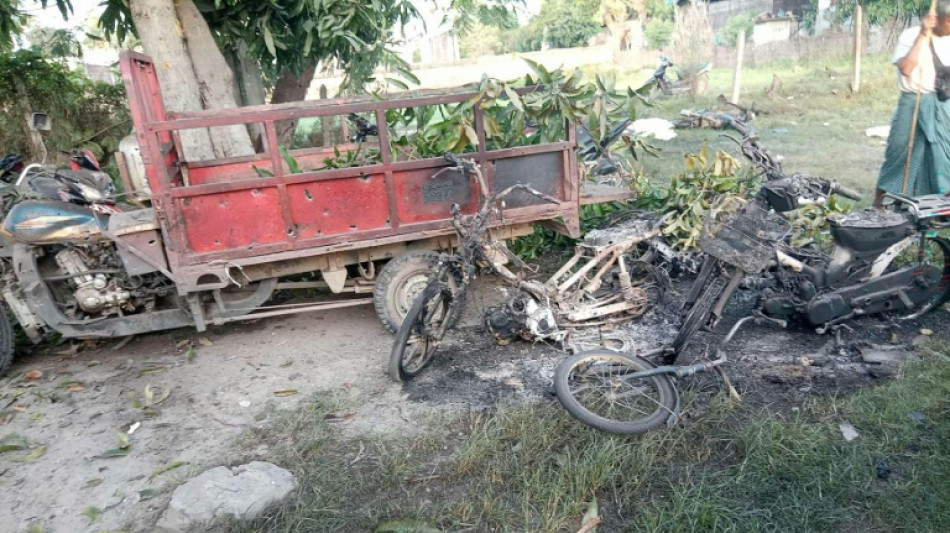El ejército de Birmania bombardea a una multitud y deja al menos 40 muertos, según testigos