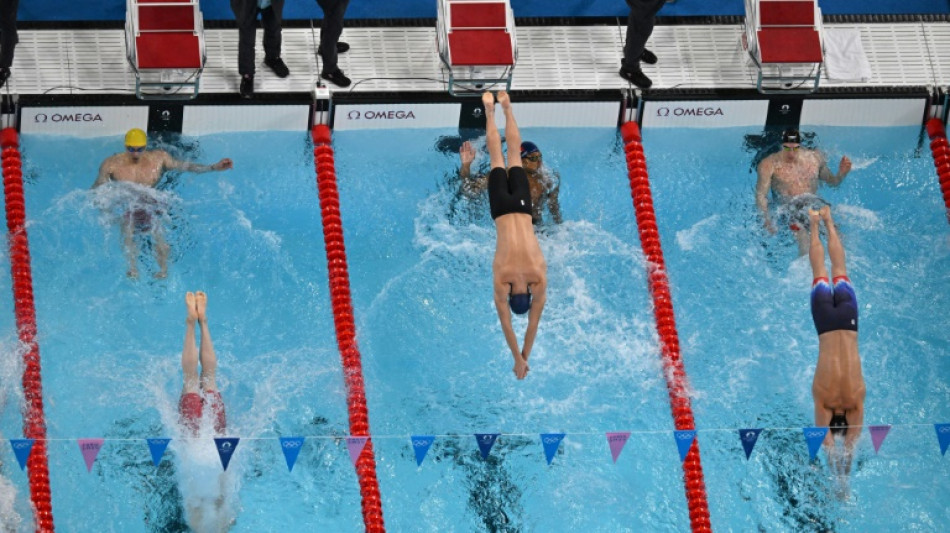 China &eacute; ouro no revezamento 4x100m medley masculino; Fran&ccedil;a leva bronze com Marchand