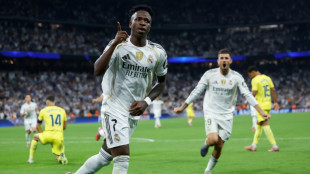 Vinicius despierta al Real Madrid con un doblete para recuperar el liderato