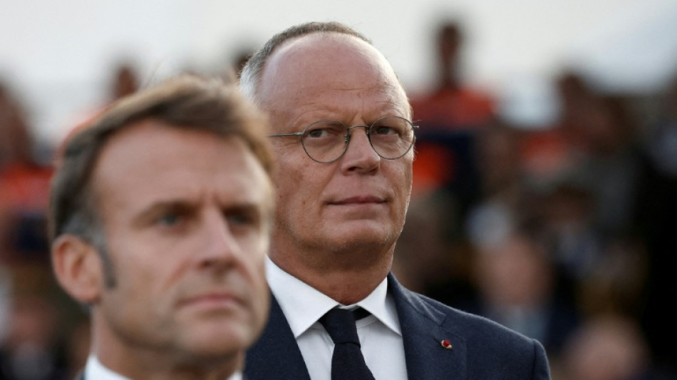 Frankreichs Präsident Macron isoliert: Selbst sein Ex-Premier fordert Rücktritt