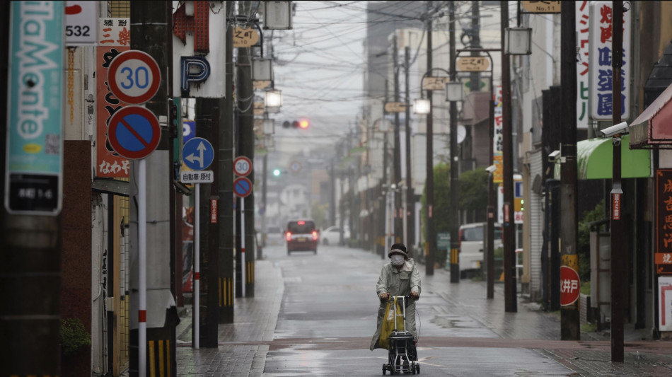 Giappone: tifone Shanshan pi&ugrave; debole ma continuano disagi