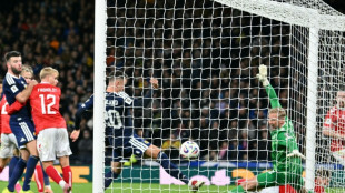 Esc&oacute;cia vence Dinamarca (4-2) em jogo emocionante e garante vaga na Copa de 2026