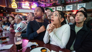 Coup d'envoi donn&eacute; au Super Bowl, entre Patriots, Seahawks et Bad Bunny