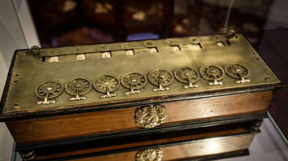 Christie's suspende la subasta en Par&iacute;s de la primera calculadora del mundo