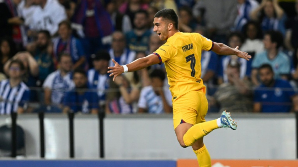 Barcelona vence Porto e &eacute; l&iacute;der isolado do grupo H na Champions