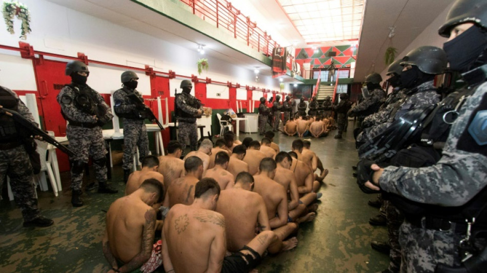 Argentina extiende a todas las fuerzas federales una flexibilizaci&oacute;n del uso de armas