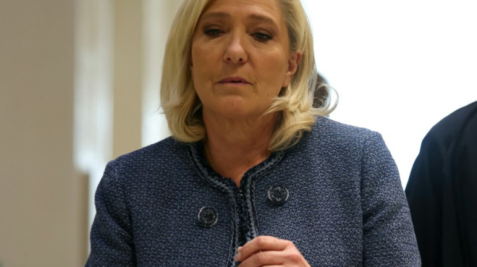Justiça compromete candidatura de Le Pen à eleição presidencial de 2027 na França