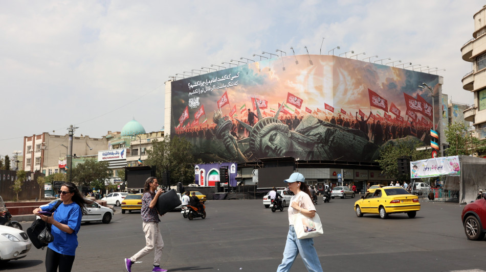 Iran, 'nave mercantile colpita nello Stretto di Hormuz, un morto'