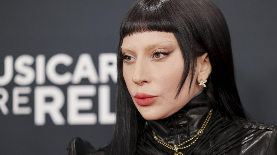 Azienda di tavole da surf fa causa a Lady Gaga per logo Mayhem