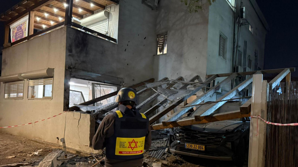 Due feriti gravi, una stazione devastata a Tel Aviv in un attacco dall'Iran