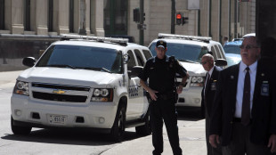 Sparatoria in una sinagoga in Michigan, auto contro il complesso