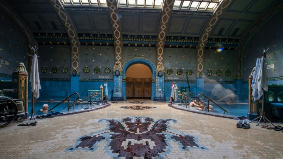 Jarro de agua fr&iacute;a para los famosos ba&ntilde;os termales de Hungr&iacute;a