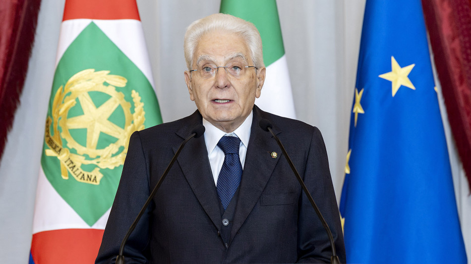 25 aprile:Mattarella all'Altare della Patria rende omaggio ai caduti